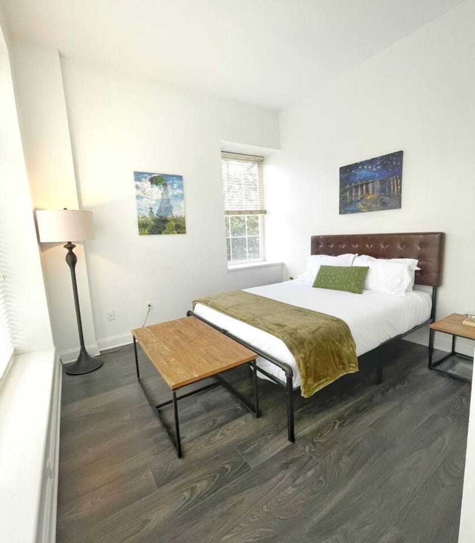 Yale Modern Downtown Chateau Apartment in West Haven