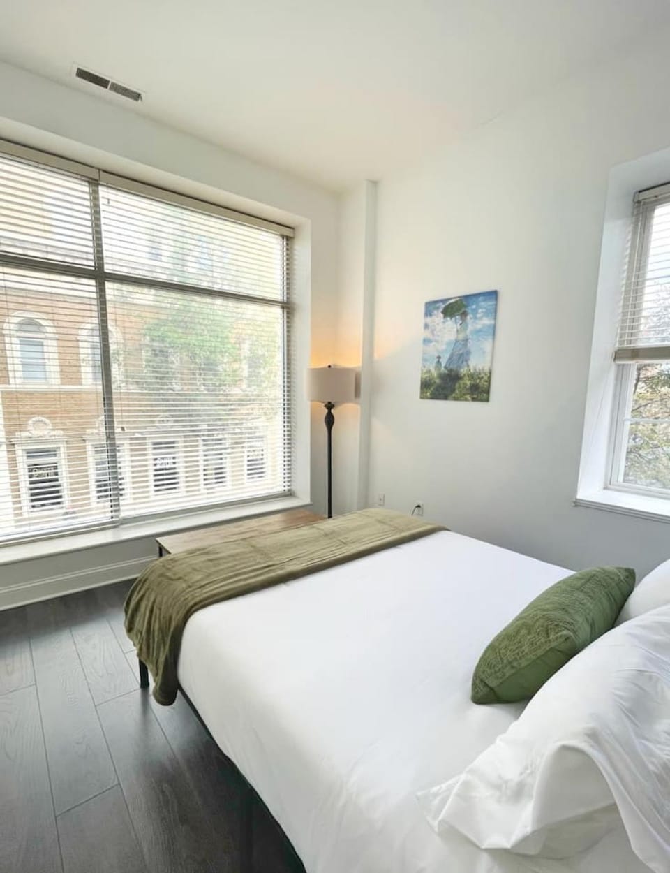 Yale Modern Downtown Chateau Apartment in West Haven