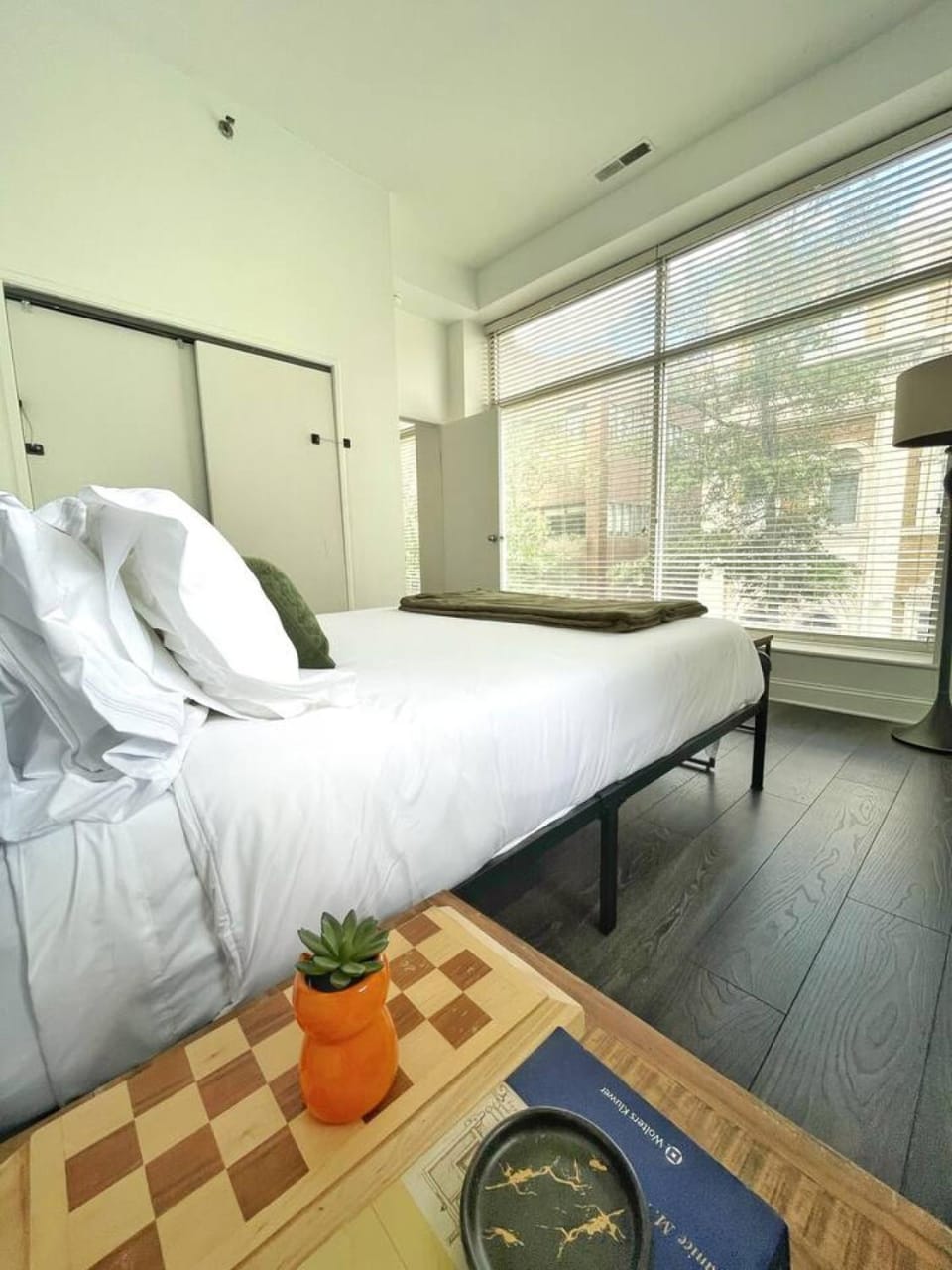 Yale Modern Downtown Chateau Apartment in West Haven