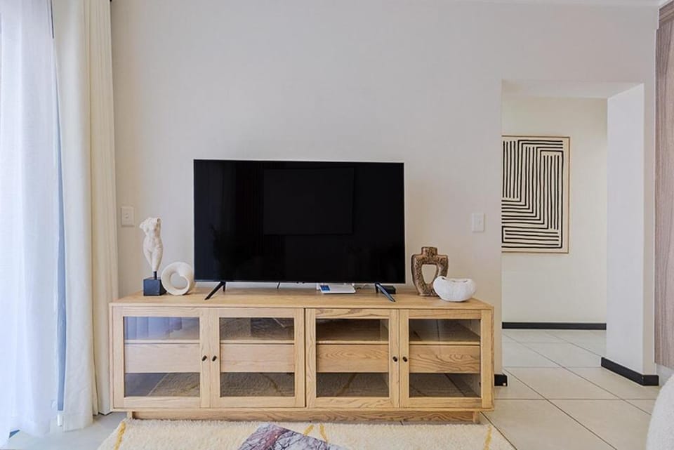 Tranquil Urban Oasis with FREE Gym and Pool Apartment in Sandton