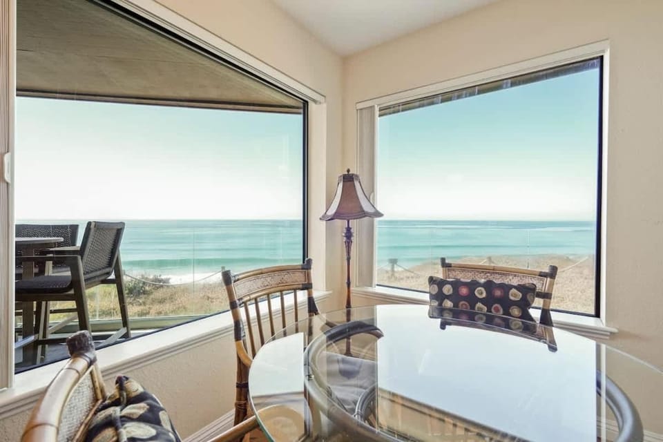 SurfSong Dream - Beachfront House in Solana Beach