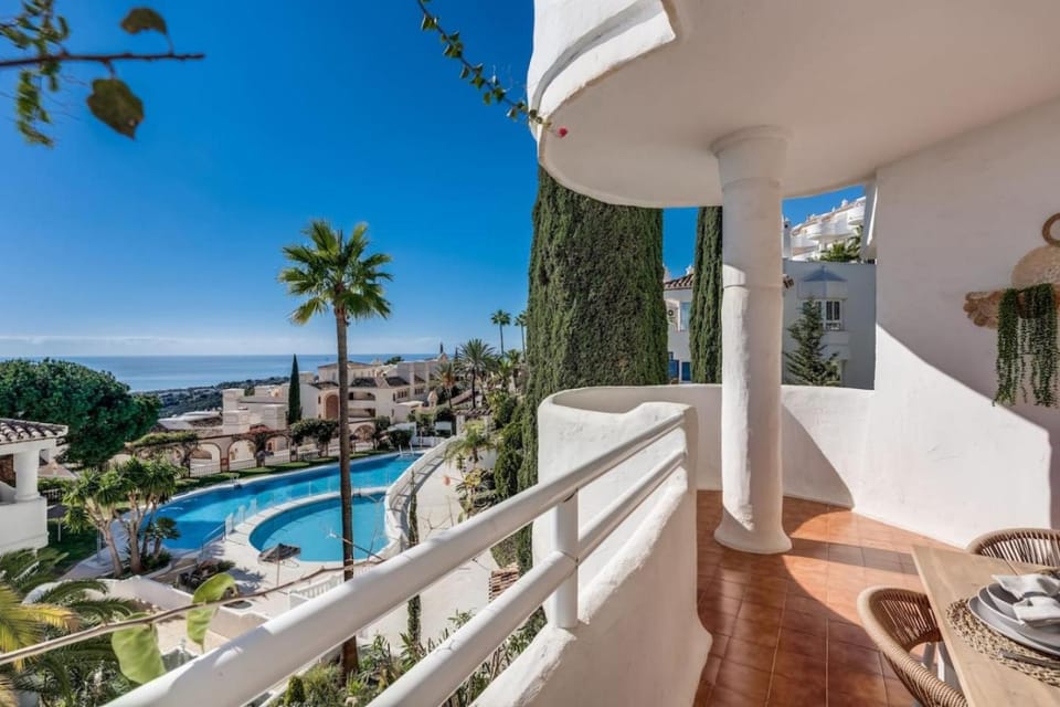 Day, Natural landscape, View (from property/room), Balcony/Terrace, Pool view, Sea view, Swimming pool