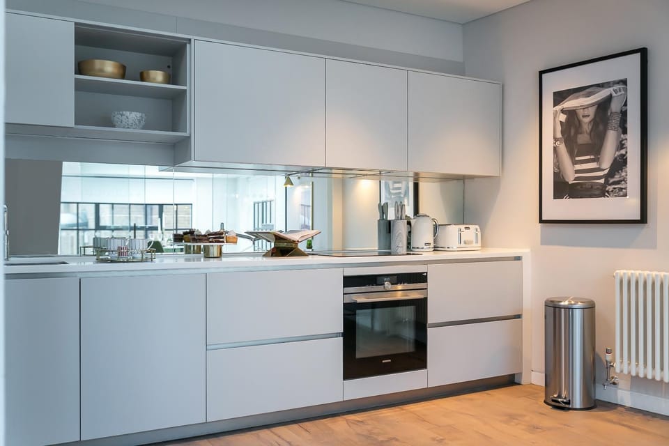 Coffee/tea facilities, oven, stove, toaster, kitchen