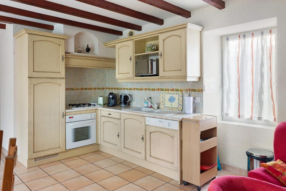 Coffee/tea facilities, Kitchen or kitchenette, Dining area, dishwasher, oven, pet friendly, stove, toaster