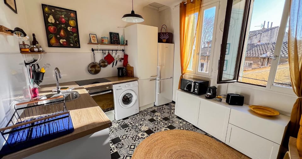 Kitchen or kitchenette, toaster