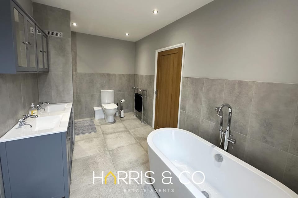 Admirals Rest House in Wyre District