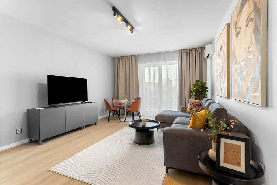 Communal lounge/ TV room, TV and multimedia, Living room, Seating area, Evening entertainment