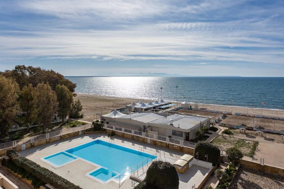 Natural landscape, Beach, Pool view, Sea view, Swimming pool, Swimming pool, sunbed