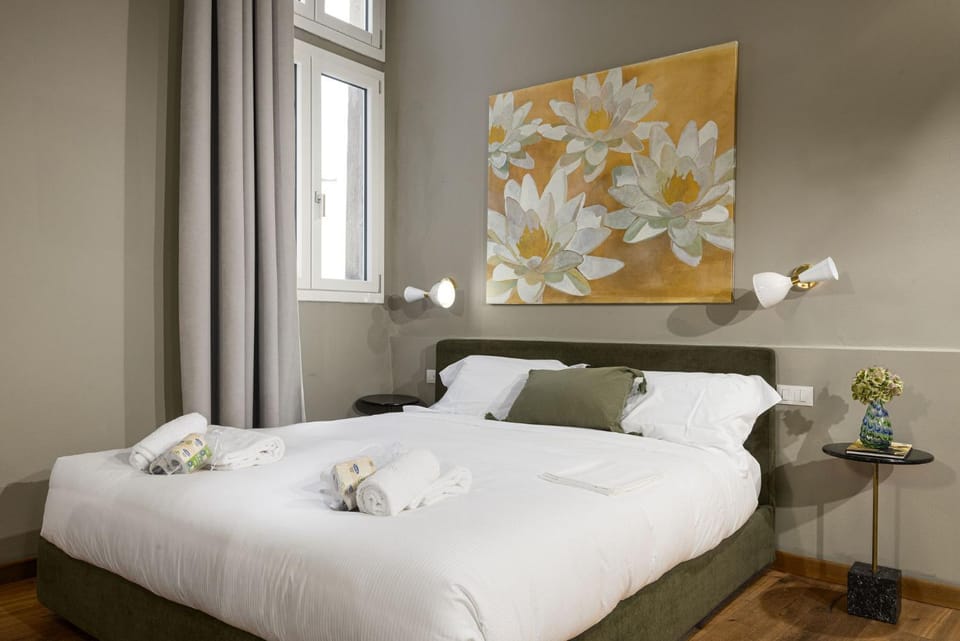 Bed, Photo of the whole room, Decorative detail, Bedroom
