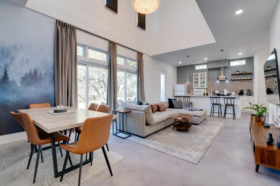 Near Lake Travis and Marina Modern Austin Getaway! House in Lake Austin