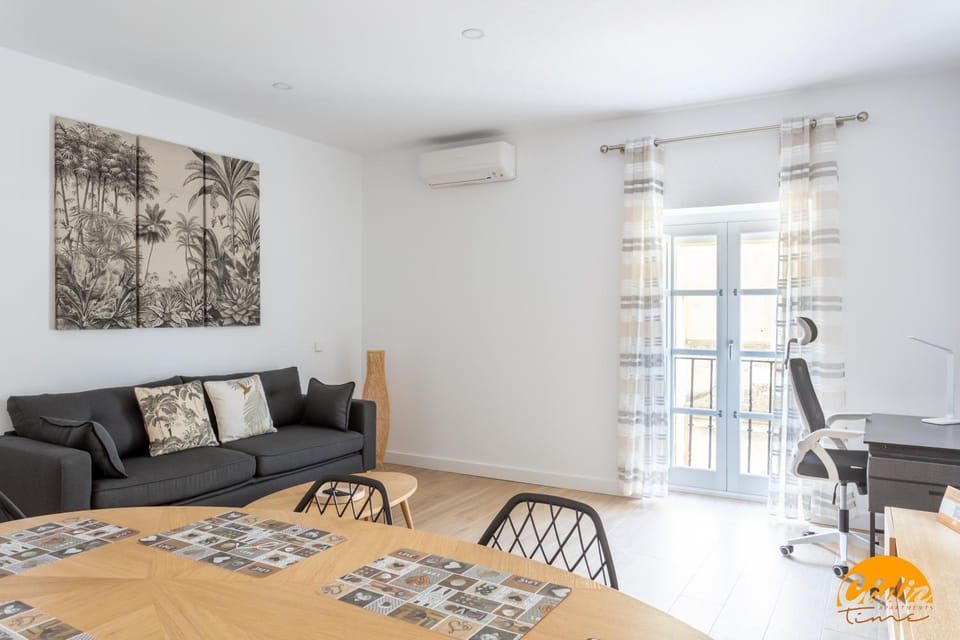 TV and multimedia, Living room, Seating area, Dining area, heating, air conditioner