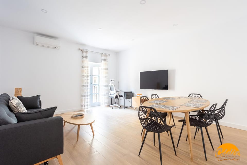 TV and multimedia, Living room, Seating area, Dining area, heating, air conditioner