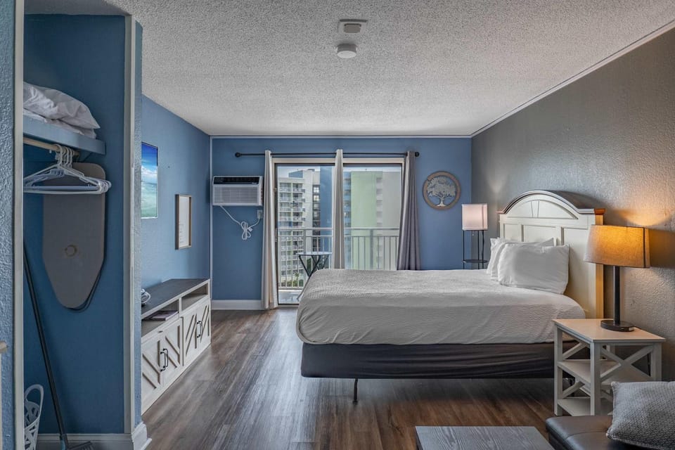 Updated Suite with Stunning Ocean Views-Sea Mist 51102 House in Myrtle Beach