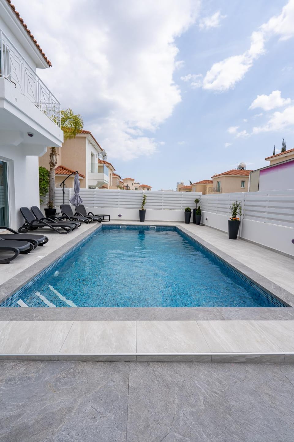 Swimming pool, sunbed