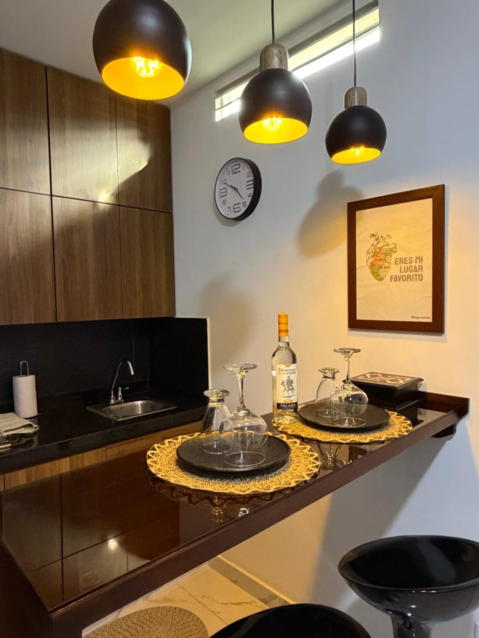 Kitchen or kitchenette, Dining area, minibar