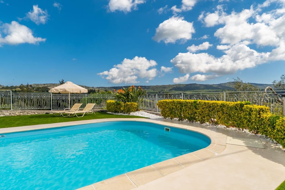 Garden view, Pool view, Swimming pool, sunbed