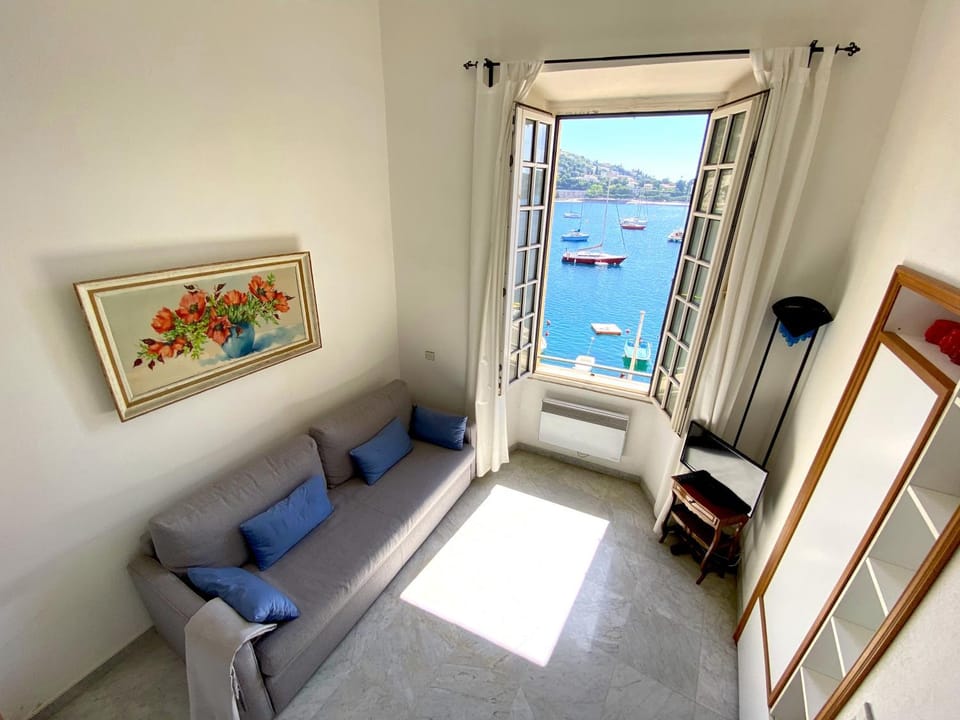 TV and multimedia, Living room, Sea view