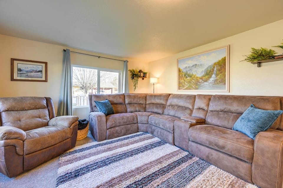 Family-Friendly Cottage with Playground in Centralia House in Washington