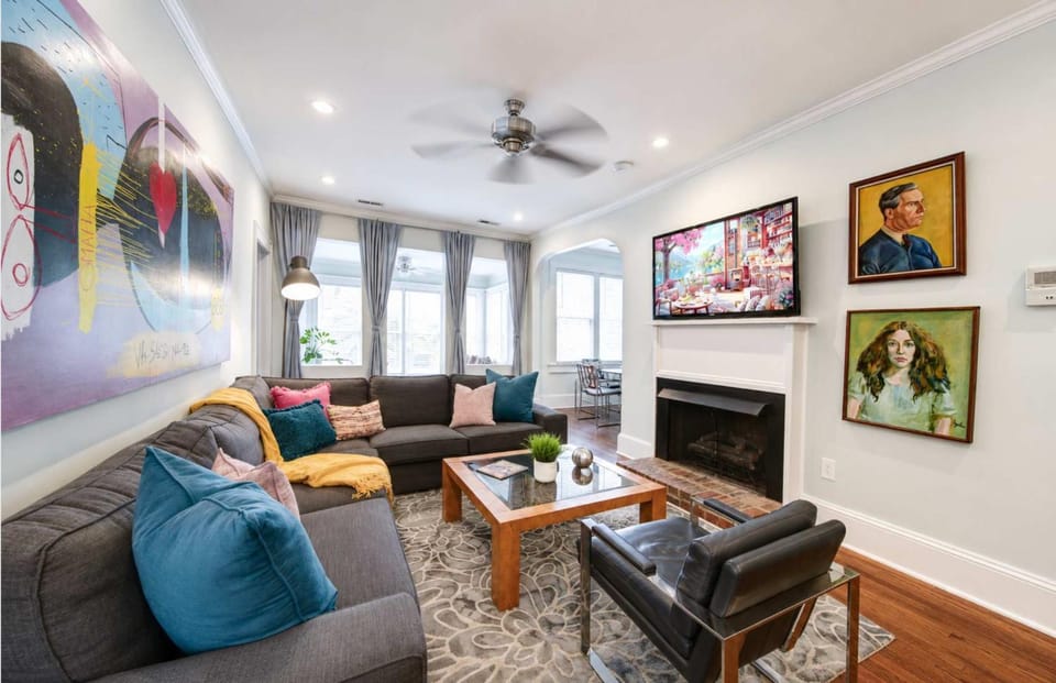 Light Filled 2 Bedroom in Myers Park with a Porch Apartment in Charlotte