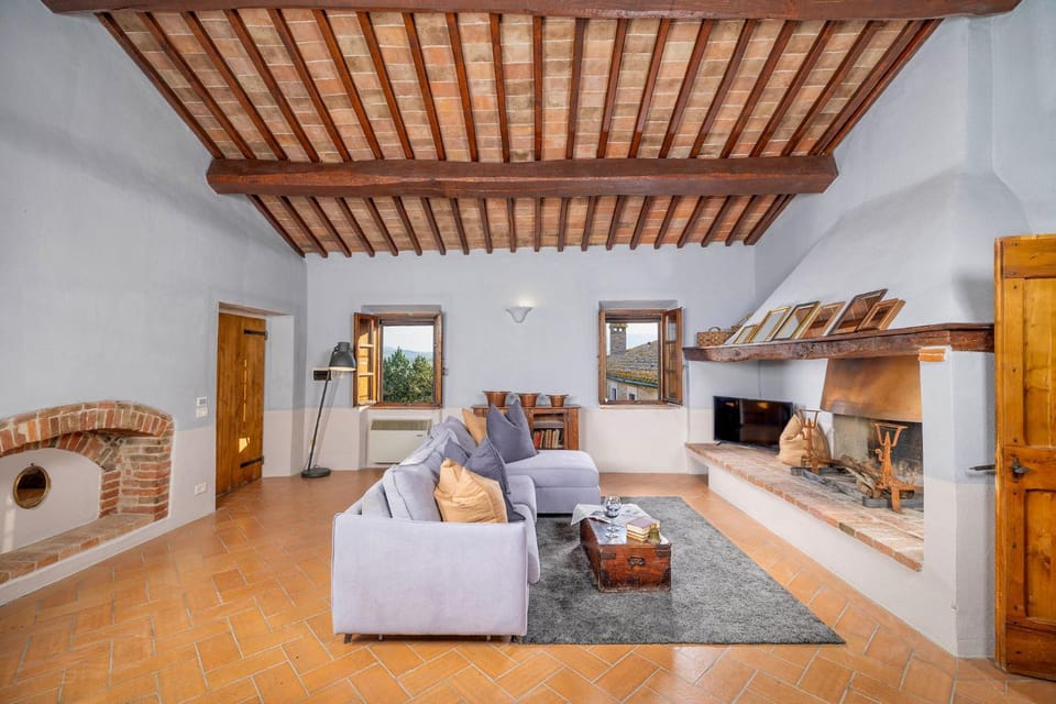 TV and multimedia, Living room, Seating area, fireplace