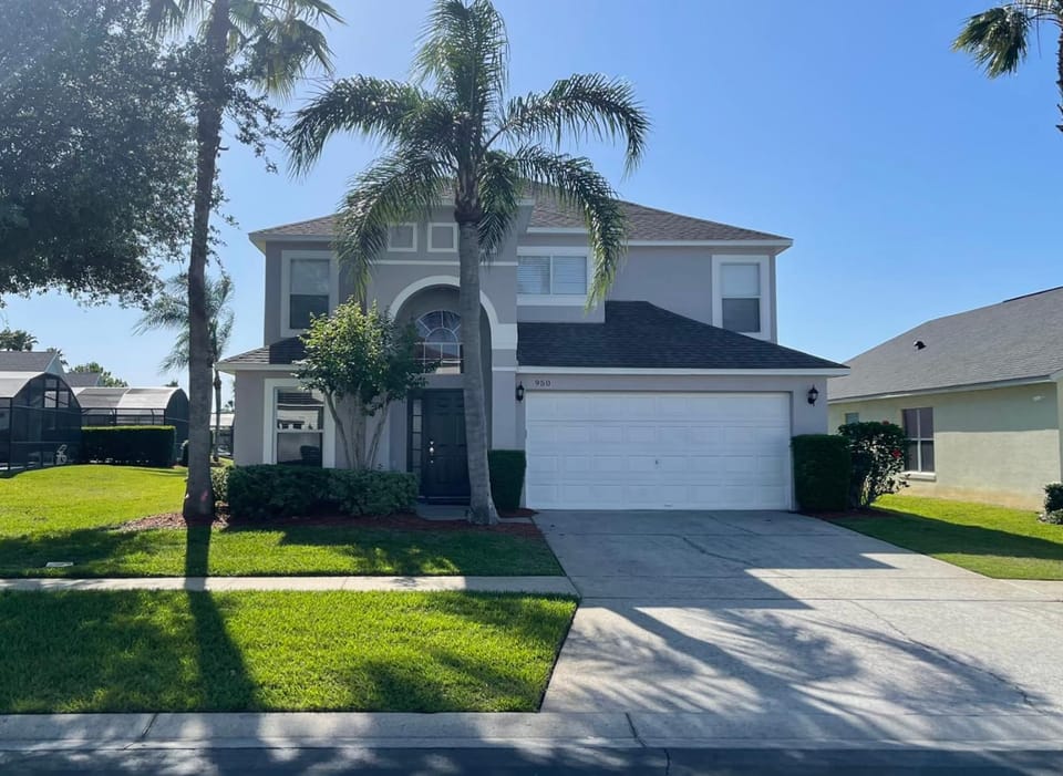 Enchanted Villa with Lake View 6-Bedroom in Resort 9 miles to Disney World 15 miles to the Wizarding World of Harry Potter Villa in Kissimmee