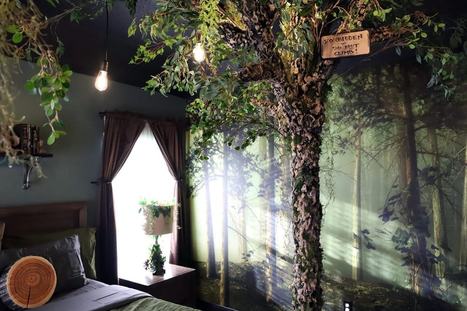 Enchanted Villa with Lake View 6-Bedroom in Resort 9 miles to Disney World 15 miles to the Wizarding World of Harry Potter Villa in Kissimmee