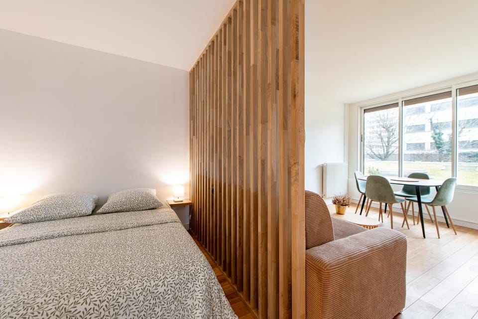 Geranimus Loire Quay Apartment in Paris