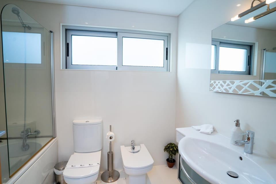 Shower, Toilet, Bathroom, towels