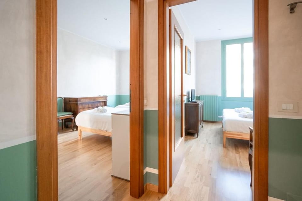 10 min to Duomo New Chic Apt, 20 min to Linate Apartment in Milan