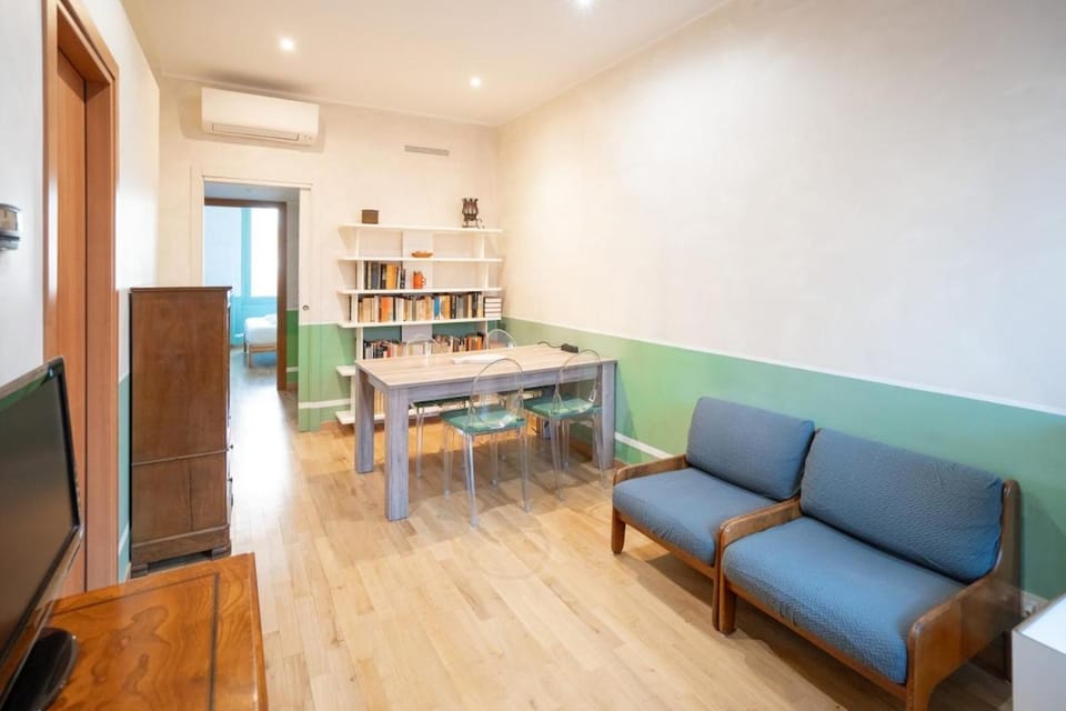 10 min to Duomo New Chic Apt, 20 min to Linate Apartment in Milan
