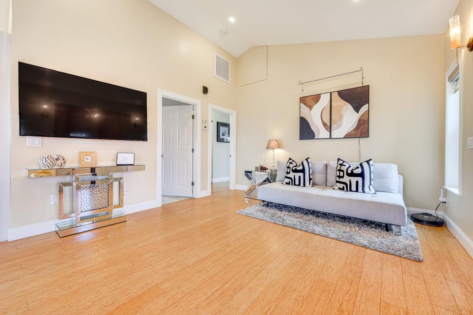 Watch Dolphins: St Augustine Gem Near Downtown! Apartment in Saint Augustine