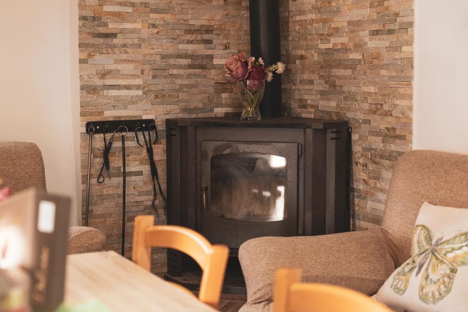 Living room, Breakfast, fireplace