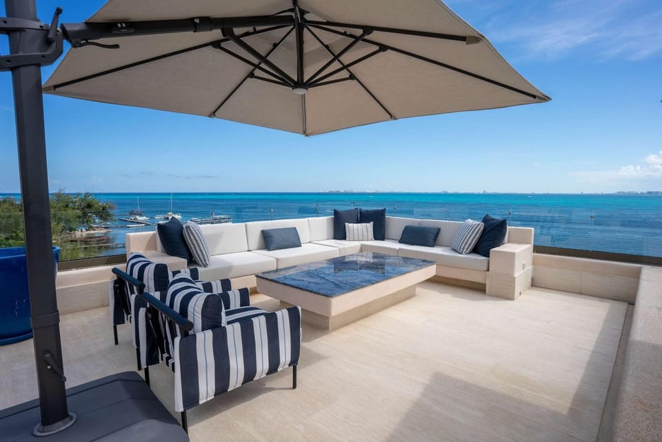 5BR Luxury Beachfront Penthouse w/ Private Pool Apartment in Isla Mujeres