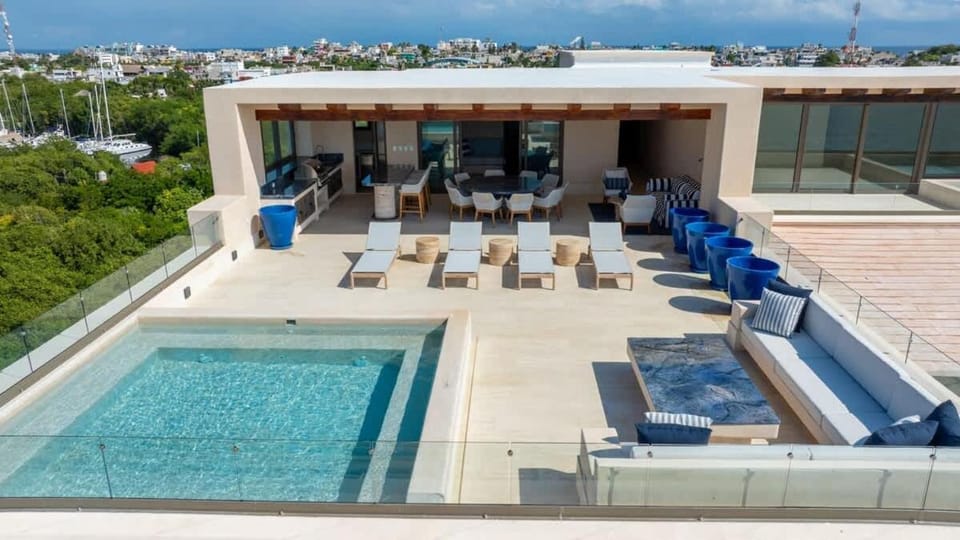 5BR Luxury Beachfront Penthouse w/ Private Pool Apartment in Isla Mujeres