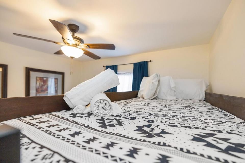 New! Special Intro Rate! Walkable, Fenced-In Yard House in Charlotte