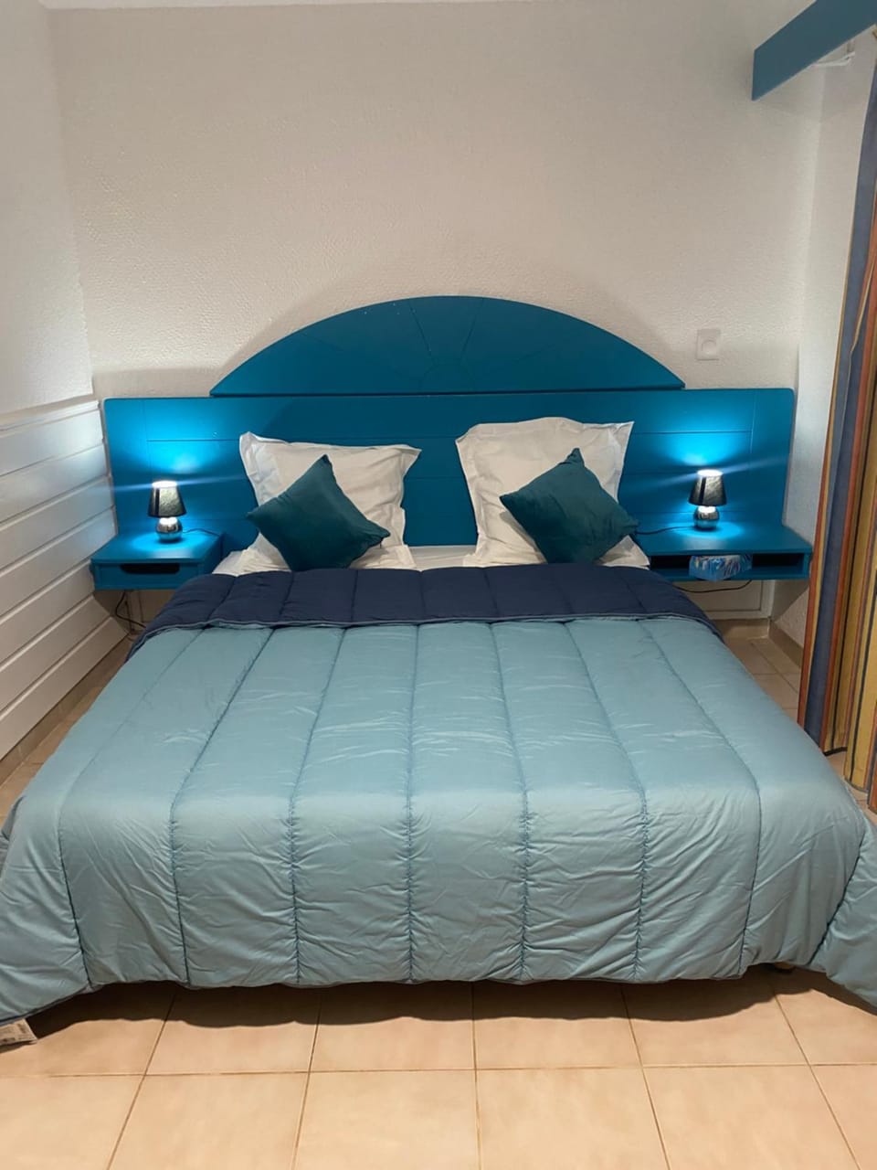 Bed, Photo of the whole room