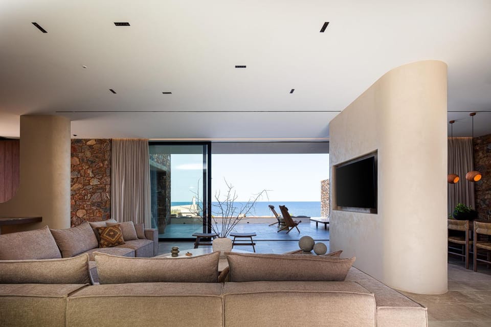 Communal lounge/ TV room, TV and multimedia, Living room, Seating area, Sea view