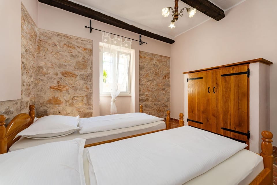 Kamena kuća Roko Villa in Biograd na Moru