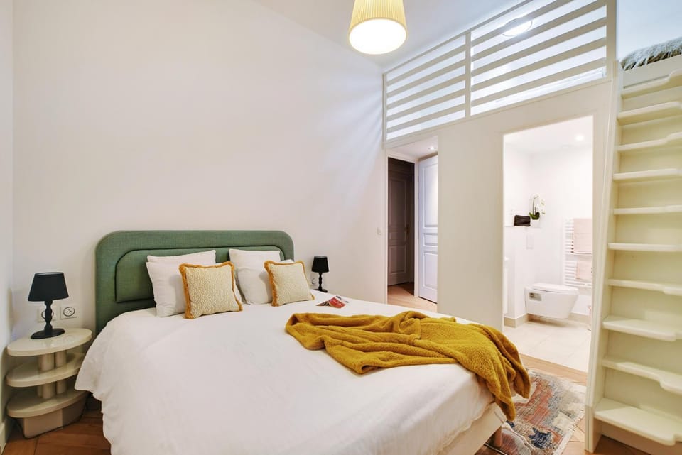 Bed, Bathroom, Photo of the whole room, Bedroom, towels