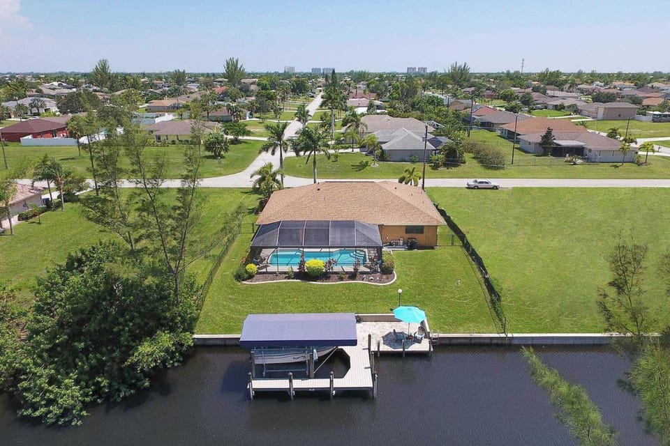 Gulf access villa w/bikes, kayaks & electric heated pool! Villa Ellie Mona - SWFL Rentals Villa in Cape Coral