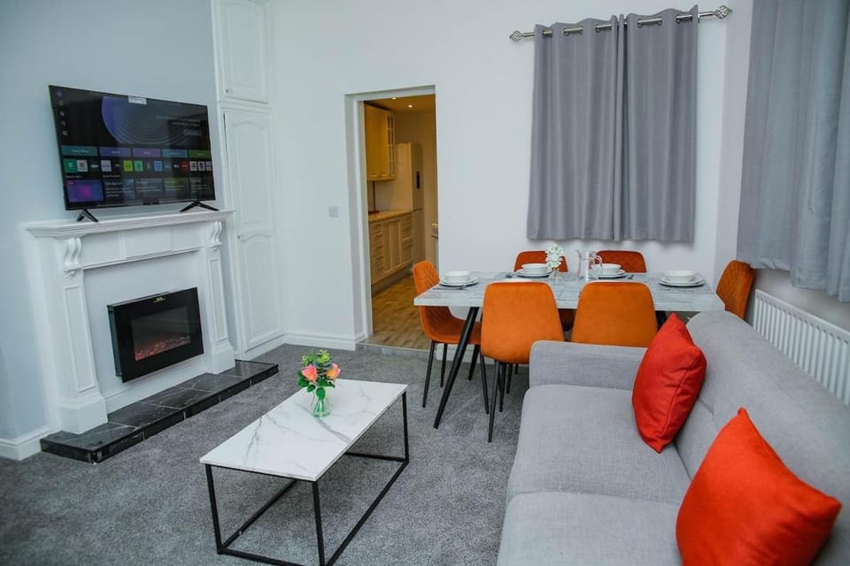 TV and multimedia, Living room, Seating area