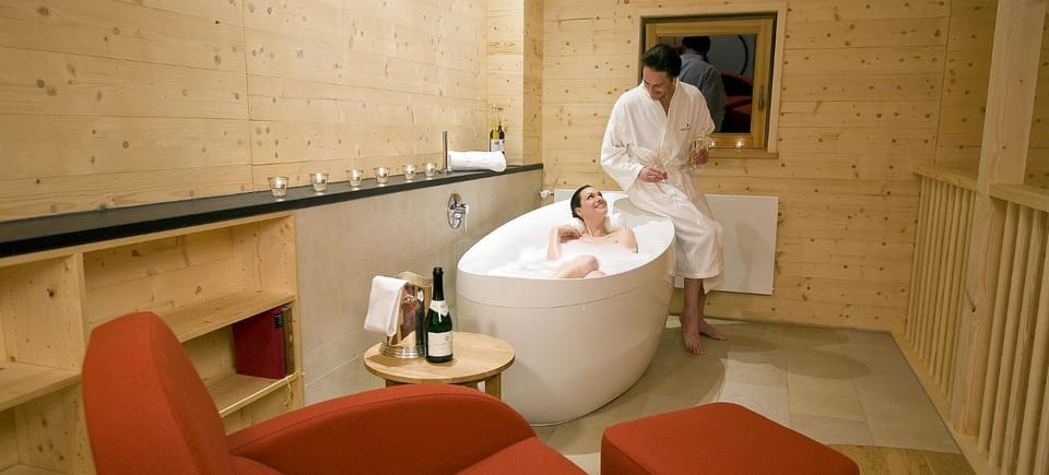 Night, Photo of the whole room, Decorative detail, Decorative detail