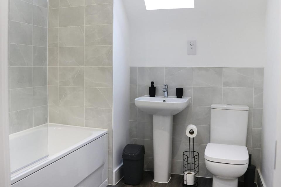 Shower, Toilet, Bathroom, Bath