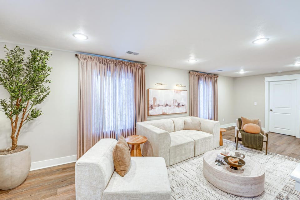 Serene & Updated Escape: 1 Mi to Heritage Landing House in Muskegon