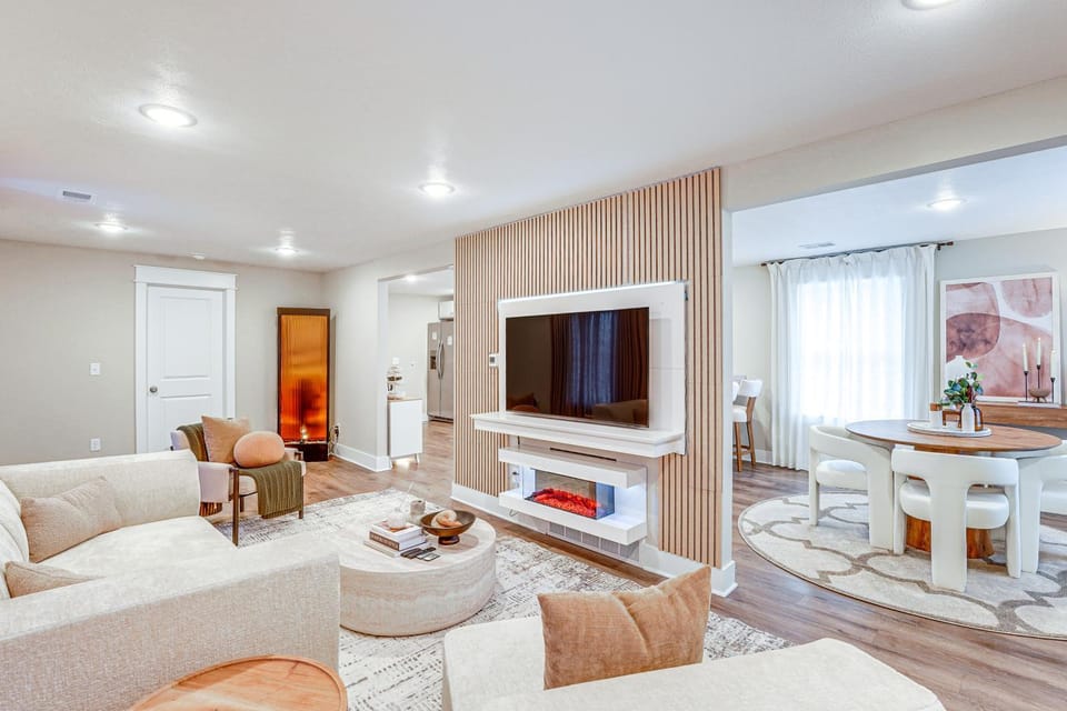Serene & Updated Escape: 1 Mi to Heritage Landing House in Muskegon