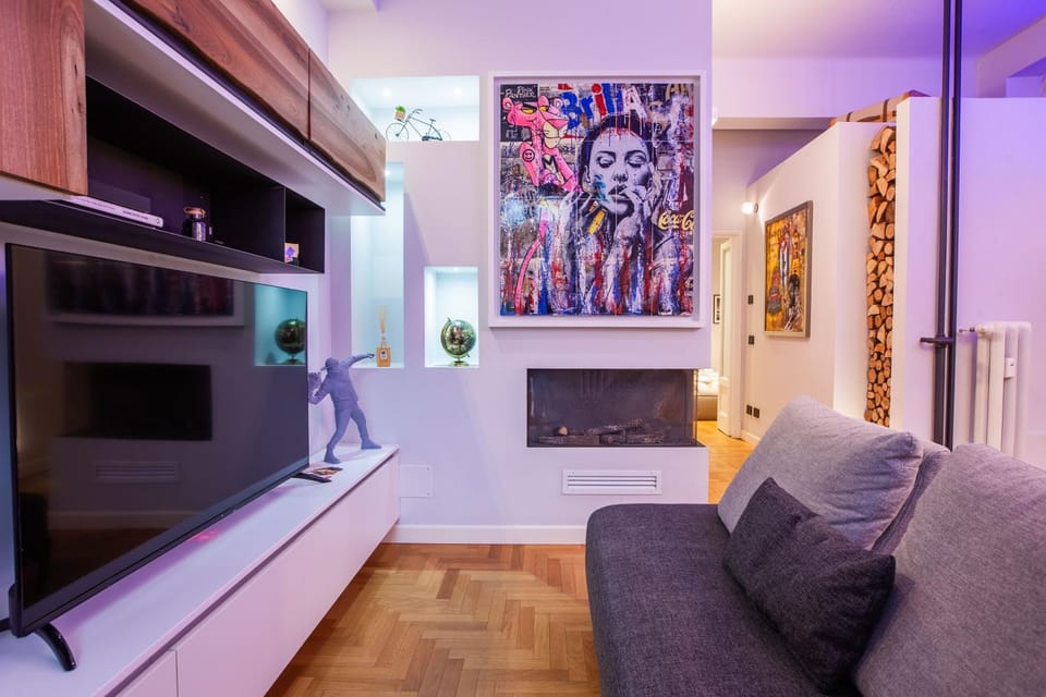 TV and multimedia, Living room, Evening entertainment, fireplace