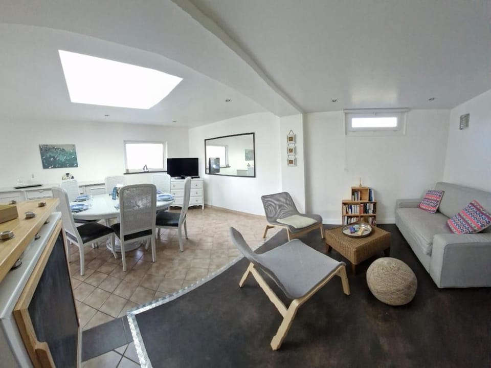 Albizia House in Saint-Pair-sur-Mer