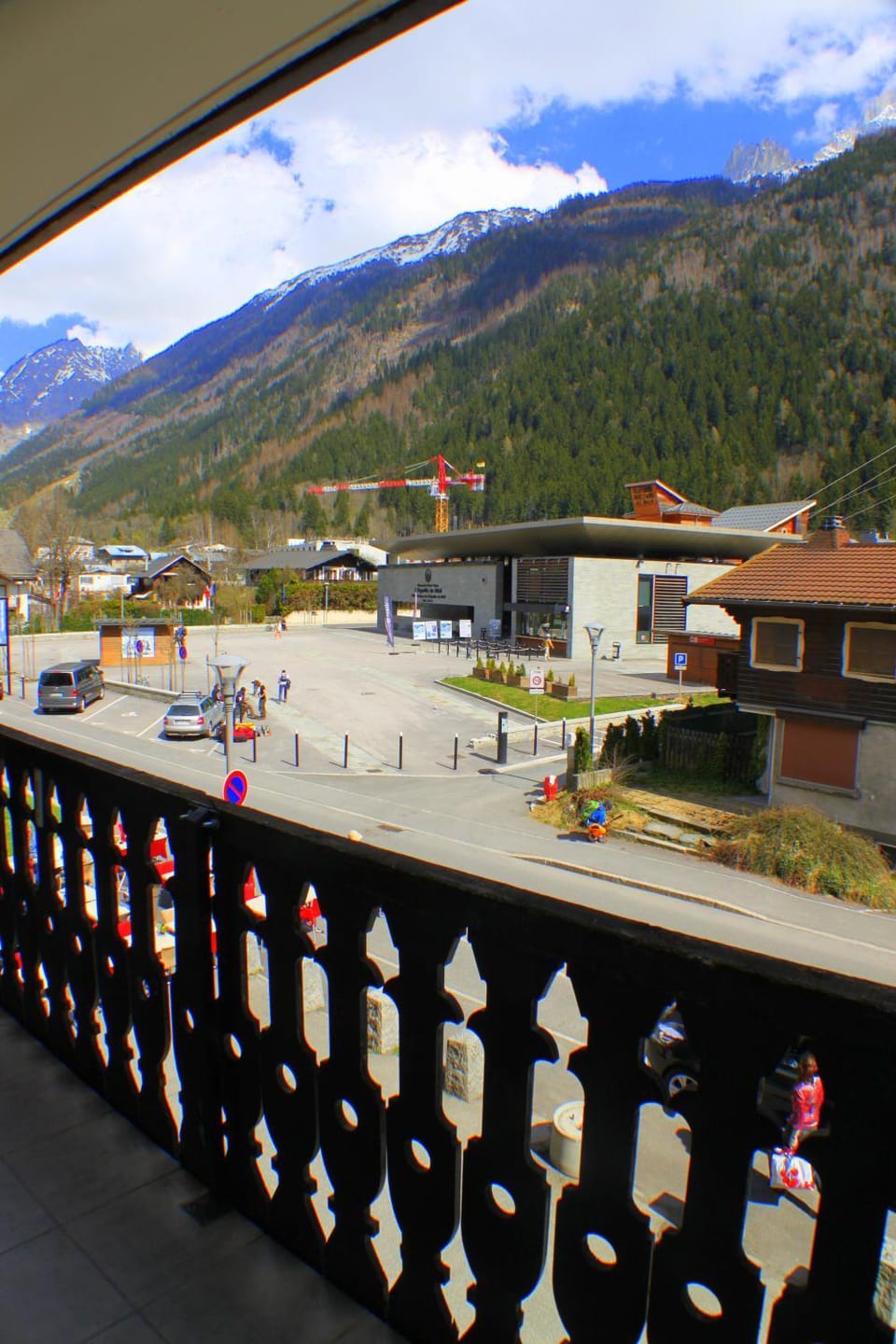 Balcony/Terrace, Mountain view, Street view