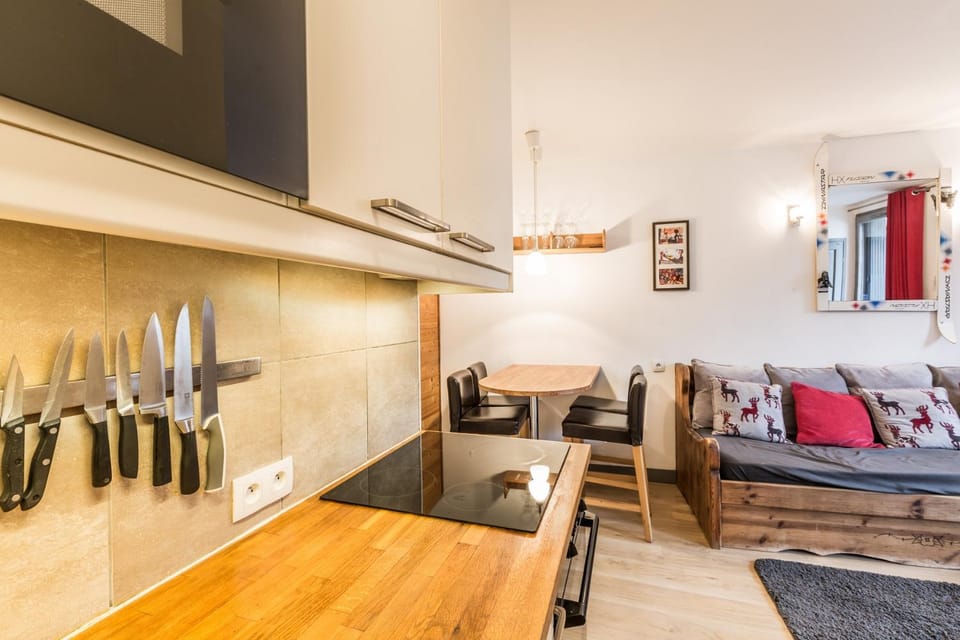 Kitchen or kitchenette, Living room