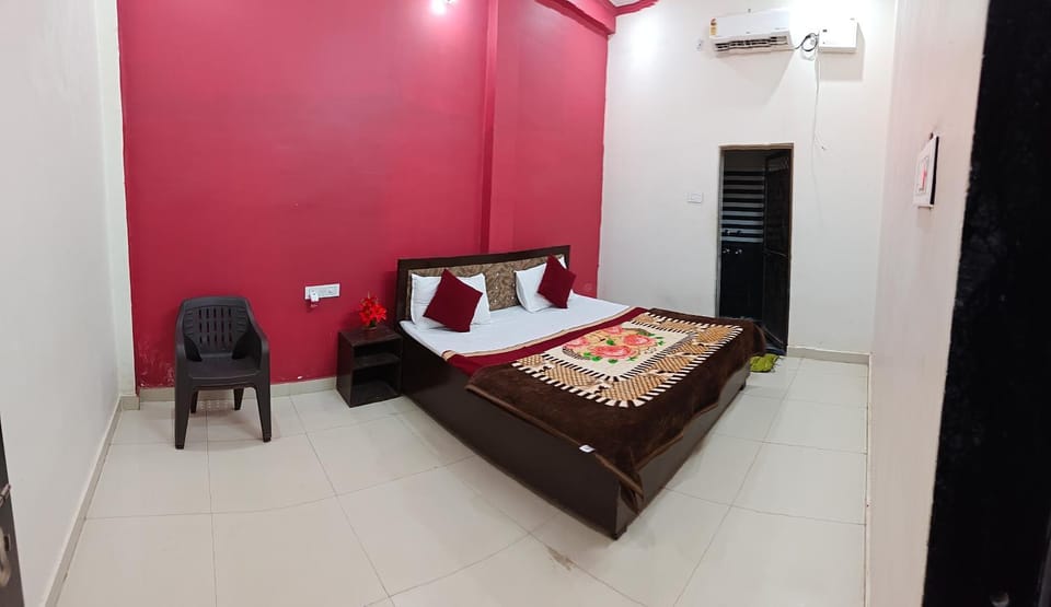 Bed, Living room, Photo of the whole room, Bedroom, air conditioner